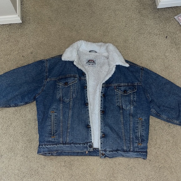 LEVI’S VINTAGE Denim Jacket with Sherpa interior - Picture 3 of 4